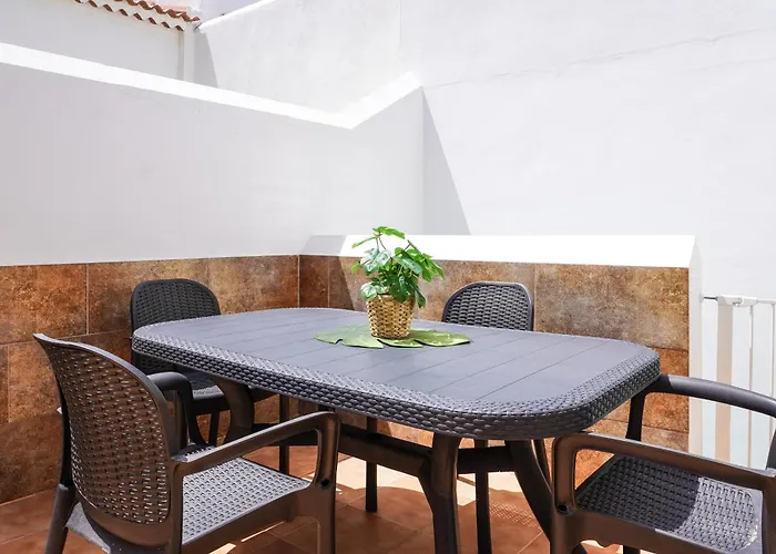La Casita Del Sur, Abades